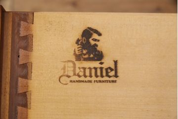 中古美品　横浜ダニエル(daniel)　洗練された佇まいが魅力的なサイドボード(収納棚、戸棚、キャビネット)(R-052190)