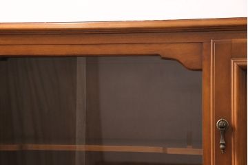 中古美品　横浜ダニエル(daniel)　洗練された佇まいが魅力的なサイドボード(収納棚、戸棚、キャビネット)(R-052190)