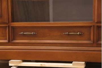 中古美品　横浜ダニエル(daniel)　洗練された佇まいが魅力的なサイドボード(収納棚、戸棚、キャビネット)(R-052190)