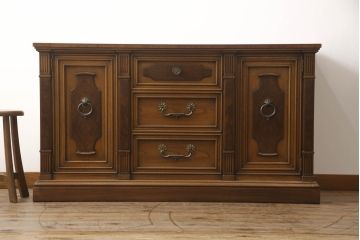 中古　美品　DREXEL HERITAGE(ドレクセルヘリテイジ)　FRANCESCA(フランチェスカ)シリーズ　上品なモールディングの装飾が高級感を高めるサイドボード(クレデンザ、クリデンザ、収納棚、キャビネット、サイドキャビネット)(R-052191)