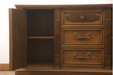 中古　美品　DREXEL HERITAGE(ドレクセルヘリテイジ)　FRANCESCA(フランチェスカ)シリーズ　上品なモールディングの装飾が高級感を高めるサイドボード(クレデンザ、クリデンザ、収納棚、キャビネット、サイドキャビネット)(R-052191)
