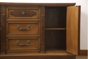 中古　美品　DREXEL HERITAGE(ドレクセルヘリテイジ)　FRANCESCA(フランチェスカ)シリーズ　上品なモールディングの装飾が高級感を高めるサイドボード(クレデンザ、クリデンザ、収納棚、キャビネット、サイドキャビネット)(R-052191)