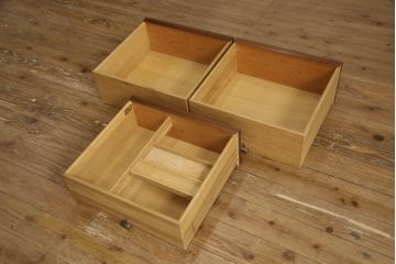 中古　美品　DREXEL HERITAGE(ドレクセルヘリテイジ)　FRANCESCA(フランチェスカ)シリーズ　上品なモールディングの装飾が高級感を高めるサイドボード(クレデンザ、クリデンザ、収納棚、キャビネット、サイドキャビネット)(R-052191)