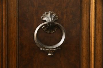 中古　美品　DREXEL HERITAGE(ドレクセルヘリテイジ)　FRANCESCA(フランチェスカ)シリーズ　上品なモールディングの装飾が高級感を高めるサイドボード(クレデンザ、クリデンザ、収納棚、キャビネット、サイドキャビネット)(R-052191)