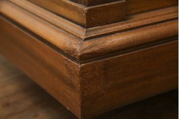 中古　美品　DREXEL HERITAGE(ドレクセルヘリテイジ)　FRANCESCA(フランチェスカ)シリーズ　上品なモールディングの装飾が高級感を高めるサイドボード(クレデンザ、クリデンザ、収納棚、キャビネット、サイドキャビネット)(R-052191)