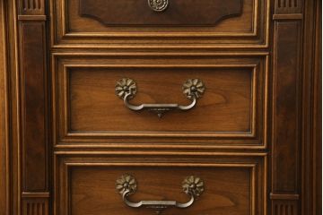 中古　美品　DREXEL HERITAGE(ドレクセルヘリテイジ)　FRANCESCA(フランチェスカ)シリーズ　上品なモールディングの装飾が高級感を高めるサイドボード(クレデンザ、クリデンザ、収納棚、キャビネット、サイドキャビネット)(R-052191)