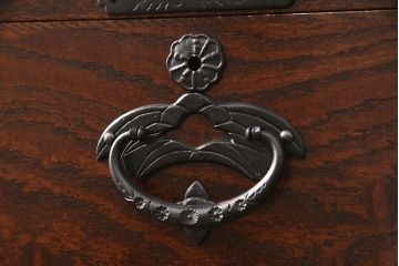 中古　美品　岩谷堂箪笥　桜木家具店作　重厚な雰囲気で格式ただようチェスト(引き出し、衣装箪笥、整理タンス)(R-052209)