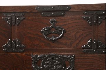 中古　美品　岩谷堂箪笥　桜木家具店作　重厚な雰囲気で格式ただようチェスト(引き出し、衣装箪笥、整理タンス)(R-052209)