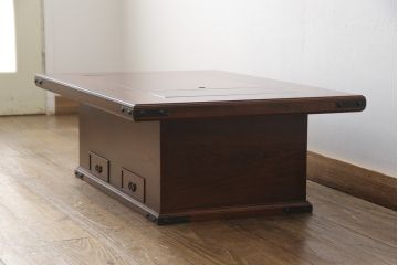 中古　国産民芸家具　ケヤキ材　四隅の金具にもこだわりが感じられる長火鉢(囲炉裏、関西火鉢、木製火鉢)(R-052210)