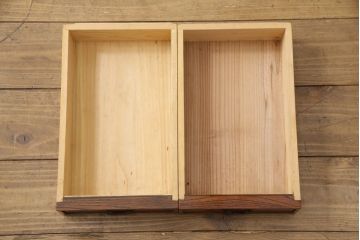 中古　国産民芸家具　ケヤキ材　四隅の金具にもこだわりが感じられる長火鉢(囲炉裏、関西火鉢、木製火鉢)(R-052210)