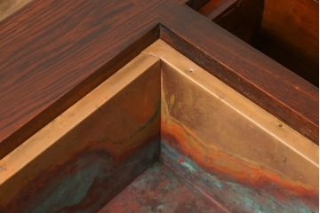 中古　国産民芸家具　ケヤキ材　四隅の金具にもこだわりが感じられる長火鉢(囲炉裏、関西火鉢、木製火鉢)(R-052210)