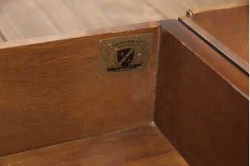 中古美品　イギリス王室御用達　マホガニー材　ロスジョン(ROSJOHN)　凝ったつくりが美しいチェスト(定価約35万円)(引き出し、サイドボード)(R-052211)