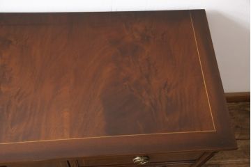 中古美品　イギリス王室御用達　マホガニー材　ロスジョン(ROSJOHN)　凝ったつくりが美しいチェスト(定価約35万円)(引き出し、サイドボード)(R-052211)