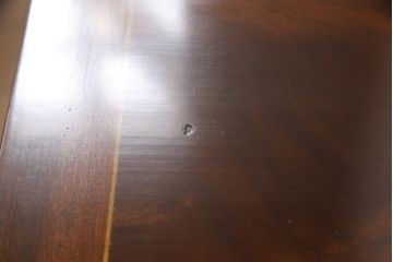 中古美品　イギリス王室御用達　マホガニー材　ロスジョン(ROSJOHN)　凝ったつくりが美しいチェスト(定価約35万円)(引き出し、サイドボード)(R-052211)