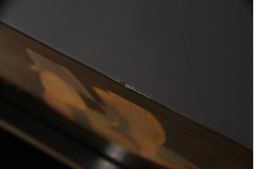 中古美品　輪島塗り　日展作家　桜井一良作　花と鳥の図柄が優雅な総漆塗りの飾り棚(定価約220万円)(茶棚、収納棚、戸棚)(R-052213)