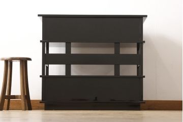 中古美品　輪島塗り　日展作家　桜井一良作　花と鳥の図柄が優雅な総漆塗りの飾り棚(定価約220万円)(茶棚、収納棚、戸棚)(R-052213)