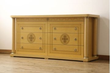 中古美品　イタリア高級輸入家具　メープル材突板　一風変わったデザインがおしゃれなサイドボード(定価約45万円)(引き出し、チェスト、洋服タンス)(R-052219)