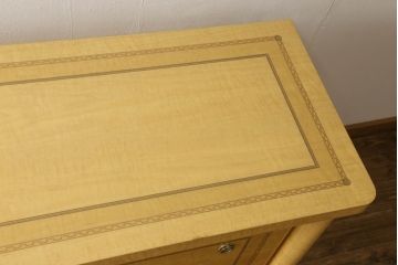中古美品　イタリア高級輸入家具　メープル材突板　一風変わったデザインがおしゃれなサイドボード(定価約45万円)(引き出し、チェスト、洋服タンス)(R-052219)