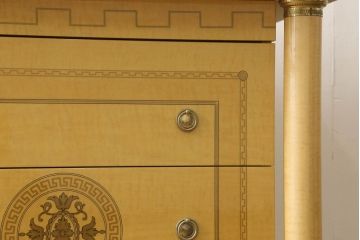 中古美品　イタリア高級輸入家具　メープル材突板　一風変わったデザインがおしゃれなサイドボード(定価約45万円)(引き出し、チェスト、洋服タンス)(R-052219)