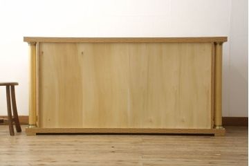 中古美品　イタリア高級輸入家具　メープル材突板　一風変わったデザインがおしゃれなサイドボード(定価約45万円)(引き出し、チェスト、洋服タンス)(R-052219)
