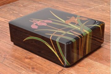 輪島塗　若島屋謹製　木谷信夫銘　菖蒲蒔絵　木製手文庫(文箱、手許箱)(R-052223)