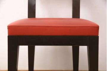 中古　cassina.ixc(カッシーナ・イクスシー )  Philippe hurel(フィリップ・ユーレル)  シンプルでありながら優雅で洗練されたデザインが魅力のチロルチェア(ダイニングチェア、椅子、合皮)(R-052225)