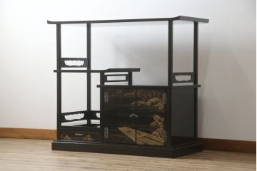 中古　美品　伝統工芸家具　輪島塗り　蝋色塗り　浜高悦朗作　漆の深く美しい黒色に繊細な山水蒔絵が映える飾り棚(茶棚、収納棚、違い棚)(R-052238)