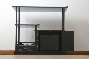 中古　美品　伝統工芸家具　輪島塗り　蝋色塗り　浜高悦朗作　漆の深く美しい黒色に繊細な山水蒔絵が映える飾り棚(茶棚、収納棚、違い棚)(R-052238)
