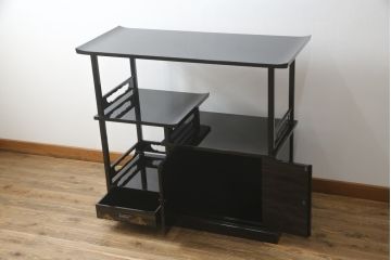 中古　美品　伝統工芸家具　輪島塗り　蝋色塗り　浜高悦朗作　漆の深く美しい黒色に繊細な山水蒔絵が映える飾り棚(茶棚、収納棚、違い棚)(R-052238)
