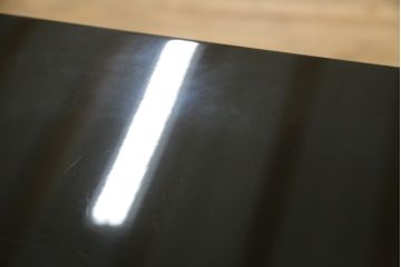 中古　美品　伝統工芸家具　輪島塗り　蝋色塗り　浜高悦朗作　漆の深く美しい黒色に繊細な山水蒔絵が映える飾り棚(茶棚、収納棚、違い棚)(R-052238)