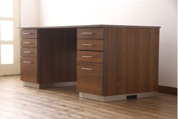 中古　美品　海外輸入品　ウォールナットプリント　メタル　収納力抜群のシンプルな両袖机(プレジデントデスク、オフィスデスク、ワークデスク、在宅ワーク、在宅用)(R-052240)