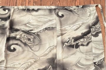 大正〜昭和初期　龍の図　縮緬古布(腰巻、着物、正絹)(R-052243)