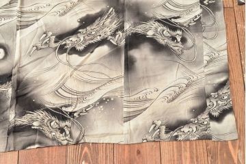 大正〜昭和初期　龍の図　縮緬古布(腰巻、着物、正絹)(R-052243)