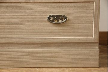中古　美品　四季折々の花の飾り金具が美しい加茂総桐箪笥(定価約110万円)(総桐たんす、桐タンス、着物箪笥、衣装タンス)(R-052251)
