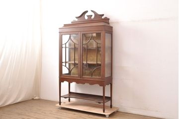 イギリスアンティーク　高級品　マホガニー材　象嵌入りで上品なデザインが目を引くキャビネット(ガラスケース、飾り棚、陳列棚)(R-052259)