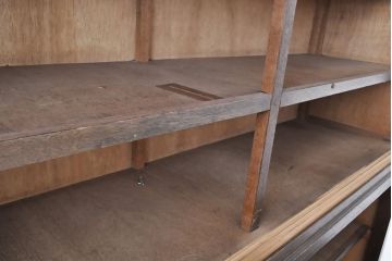 和製アンティーク　昭和初期　ゆらゆらガラスがレトロな雰囲気を醸し出す重ね戸棚(収納棚、食器棚、キャビネット)(R-052264)