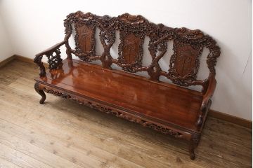 中古　高級唐木家具　カリン材　細やかな彫りの意匠が魅力的なベンチ(板座チェア、花梨材)(定価約89万円)(R-052274)