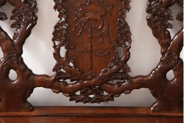 中古　高級唐木家具　カリン材　細やかな彫りの意匠が魅力的なベンチ(板座チェア、花梨材)(定価約89万円)(R-052274)