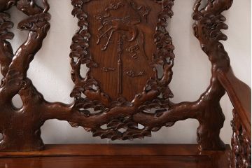 中古　高級唐木家具　カリン材　細やかな彫りの意匠が魅力的なベンチ(板座チェア、花梨材)(定価約89万円)(R-052274)