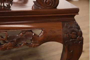 中古　高級唐木家具　カリン材　細やかな彫りの意匠が魅力的なベンチ(板座チェア、花梨材)(定価約89万円)(R-052274)