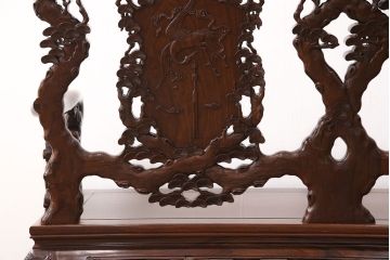 中古　高級唐木家具　カリン材　細やかな彫りの意匠が魅力的なベンチ(板座チェア、花梨材)(定価約89万円)(R-052274)