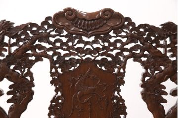 中古　高級唐木家具　カリン材　細やかな彫りの意匠が魅力的なベンチ(板座チェア、花梨材)(定価約89万円)(R-052274)