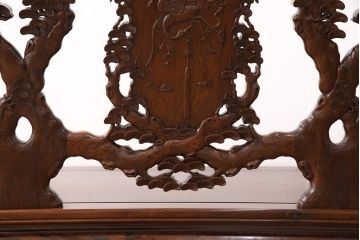 中古　高級唐木家具　カリン材　細やかな彫りの意匠が魅力的なベンチ(板座チェア、花梨材)(定価約89万円)(R-052274)