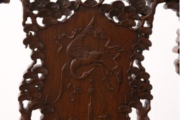 中古　高級唐木家具　カリン材　細やかな彫りの意匠が魅力的なベンチ(板座チェア、花梨材)(定価約89万円)(R-052274)