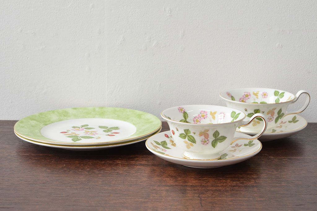 WEDGWOOD　ウェッジウッド　ワイルドストロベリー　カップ&ソーサー2客・プレート2枚セット(洋食器)(R-052282)