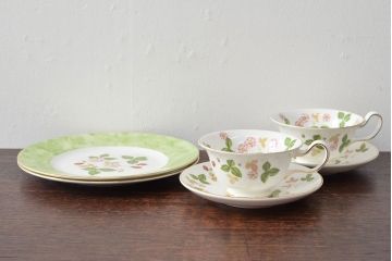 WEDGWOOD　ウェッジウッド　ワイルドストロベリー　カップ&ソーサー2客・プレート2枚セット(洋食器)(R-052282)