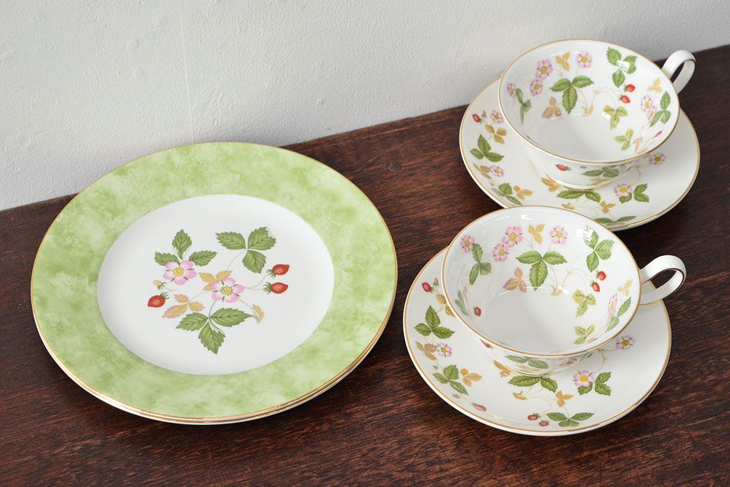 WEDGWOOD　ウェッジウッド　ワイルドストロベリー　カップ&ソーサー2客・プレート2枚セット(洋食器)(R-052282)