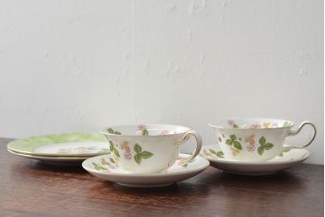 WEDGWOOD　ウェッジウッド　ワイルドストロベリー　カップ&ソーサー2客・プレート2枚セット(洋食器)(R-052282)