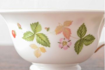 WEDGWOOD　ウェッジウッド　ワイルドストロベリー　カップ&ソーサー2客・プレート2枚セット(洋食器)(R-052282)