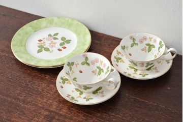 WEDGWOOD　ウェッジウッド　ワイルドストロベリー　カップ&ソーサー2客・プレート2枚セット(洋食器)(R-052282)